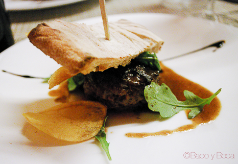 hamburguesa de rabo de toro con salsa de rustido cena maridaje sucapa